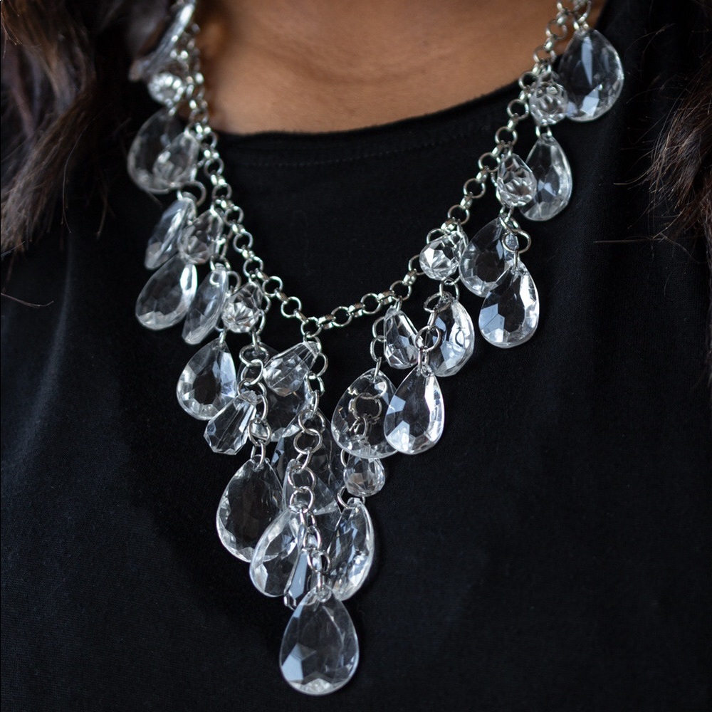 ❤️‍🔥5/$25❤️‍🔥 Irresistible Iridescence White Necklace